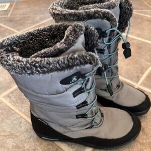Kamik girl's snow boots size 5, excellent condition